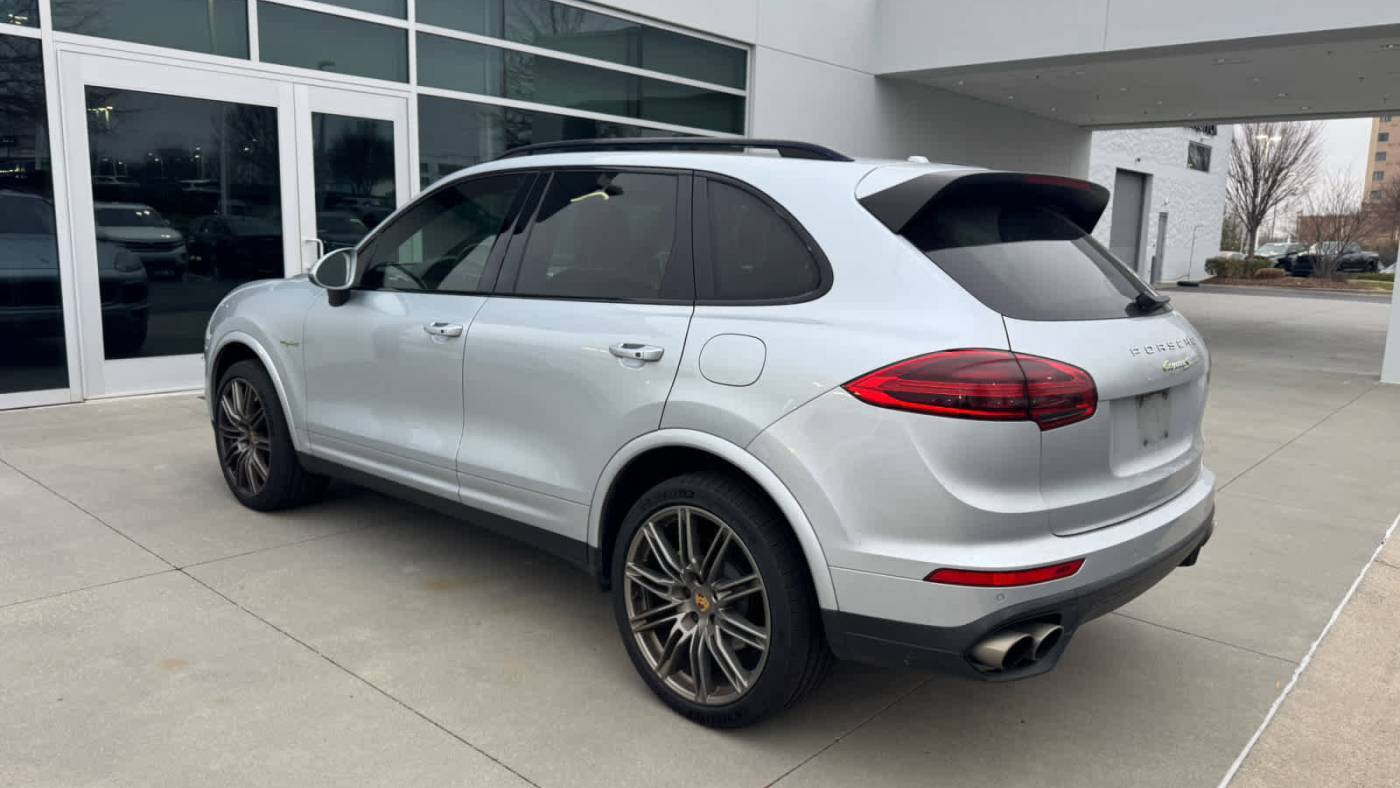 2018 Porsche Cayenne WP1AE2A2XJLA72016