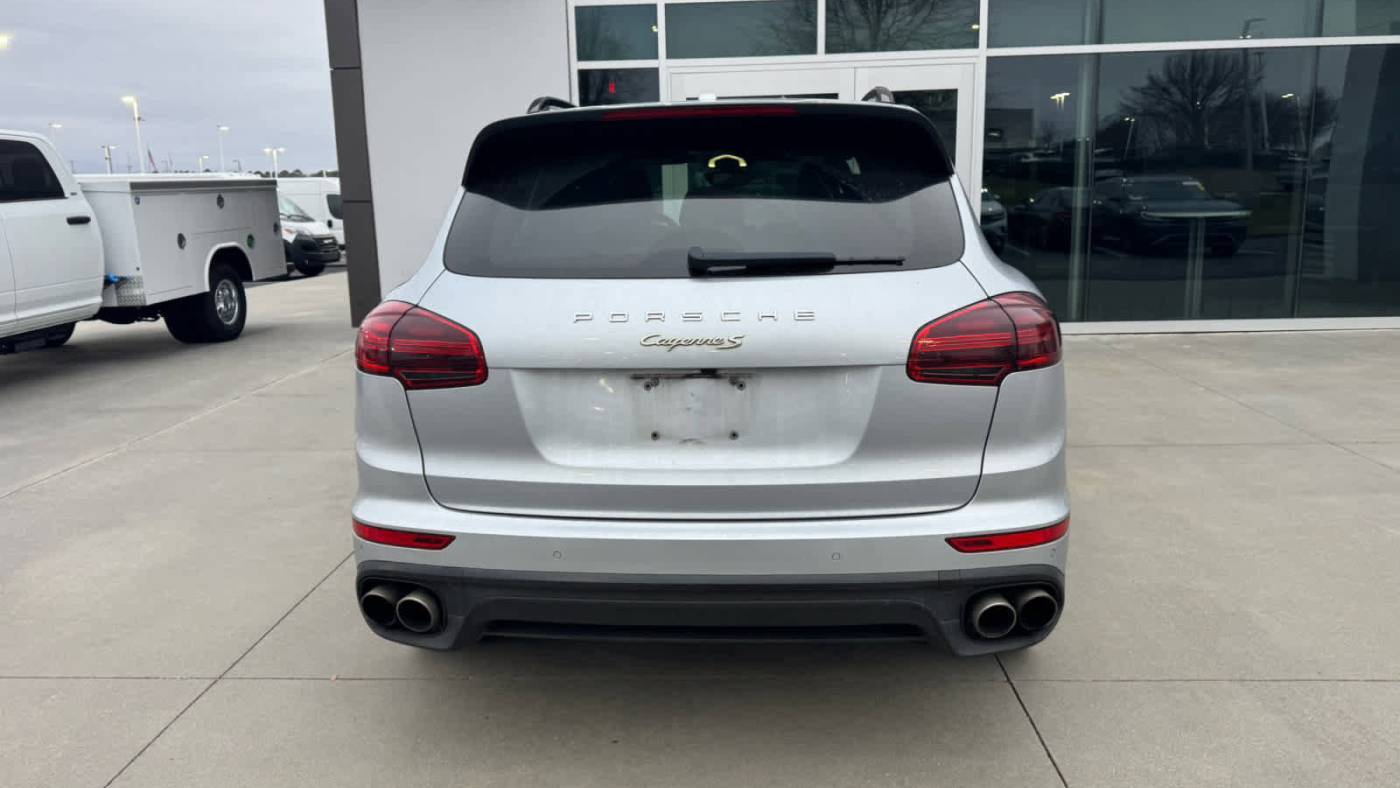 2018 Porsche Cayenne WP1AE2A2XJLA72016