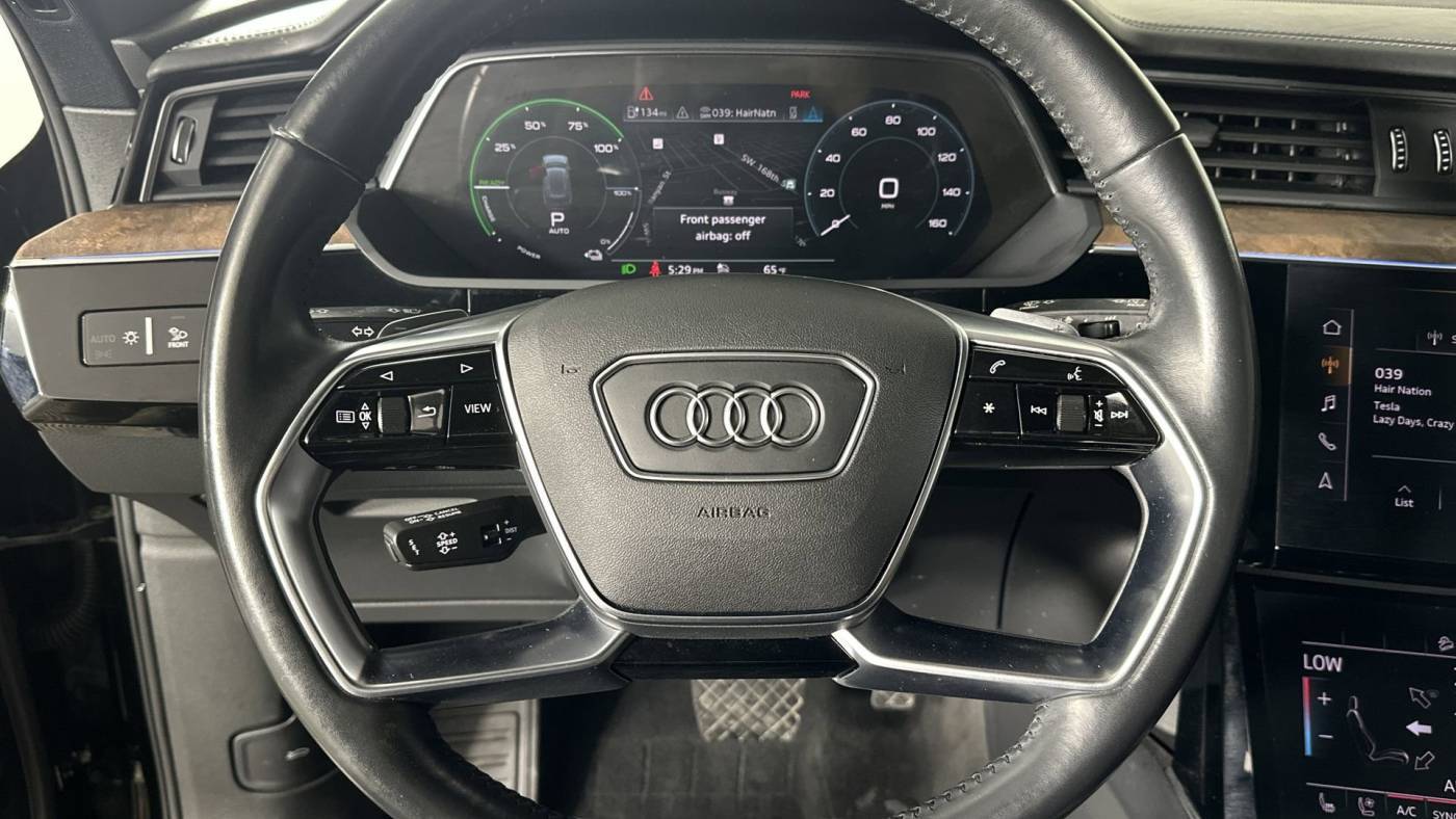 2019 Audi e-tron WA1VAAGE7KB024968