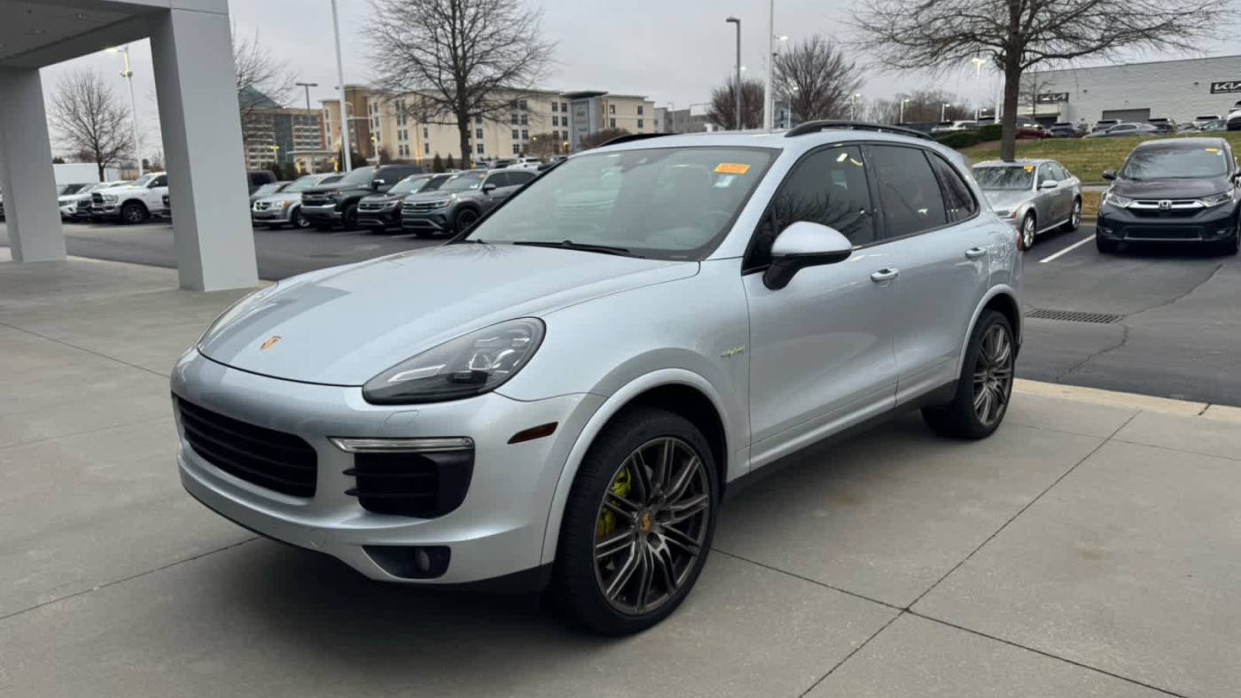 2018 Porsche Cayenne WP1AE2A2XJLA72016