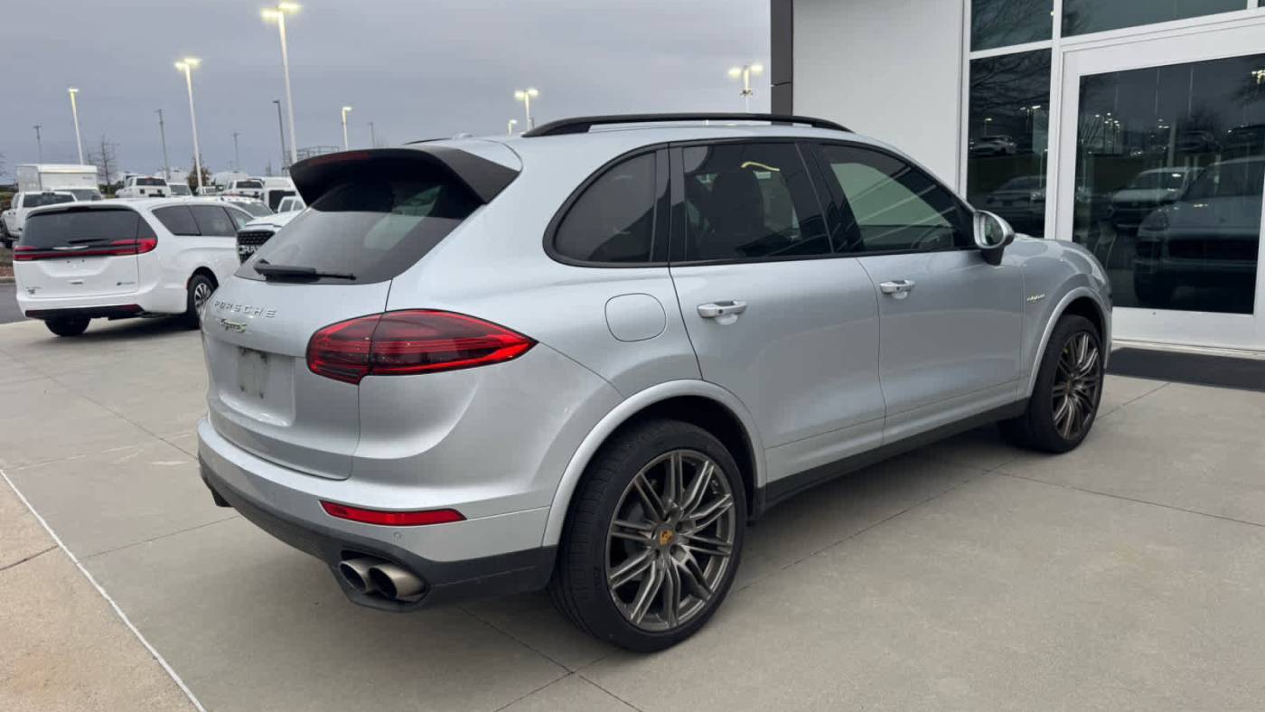 2018 Porsche Cayenne WP1AE2A2XJLA72016