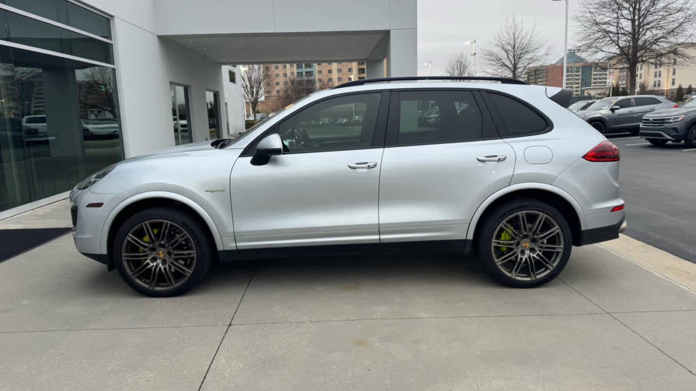 2018 Porsche Cayenne WP1AE2A2XJLA72016