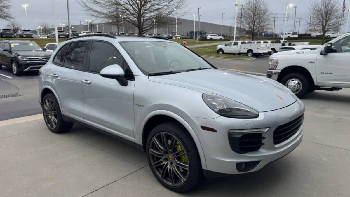 2018 Porsche Cayenne WP1AE2A2XJLA72016