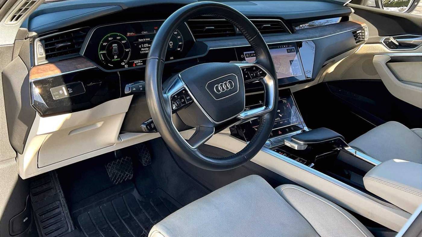 2019 Audi e-tron WA1VABGE5KB012016