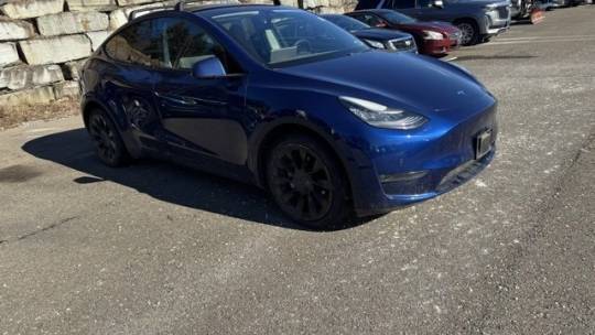 2021 Tesla Model Y 5YJYGDEE0MF084354