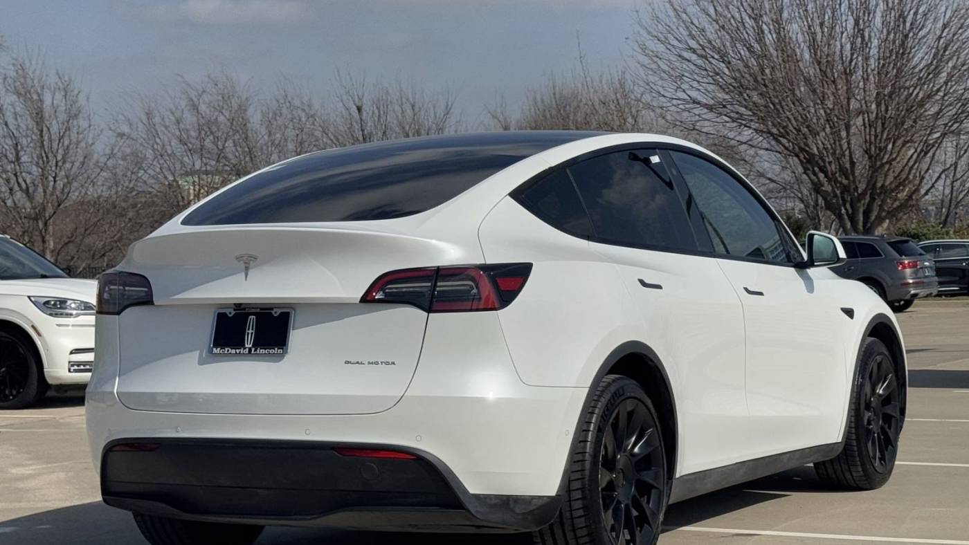 2021 Tesla Model Y 5YJYGDEE0MF159120