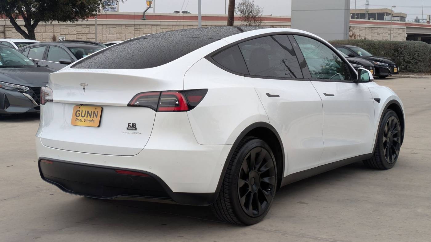 2021 Tesla Model Y 5YJYGDEE1MF092673