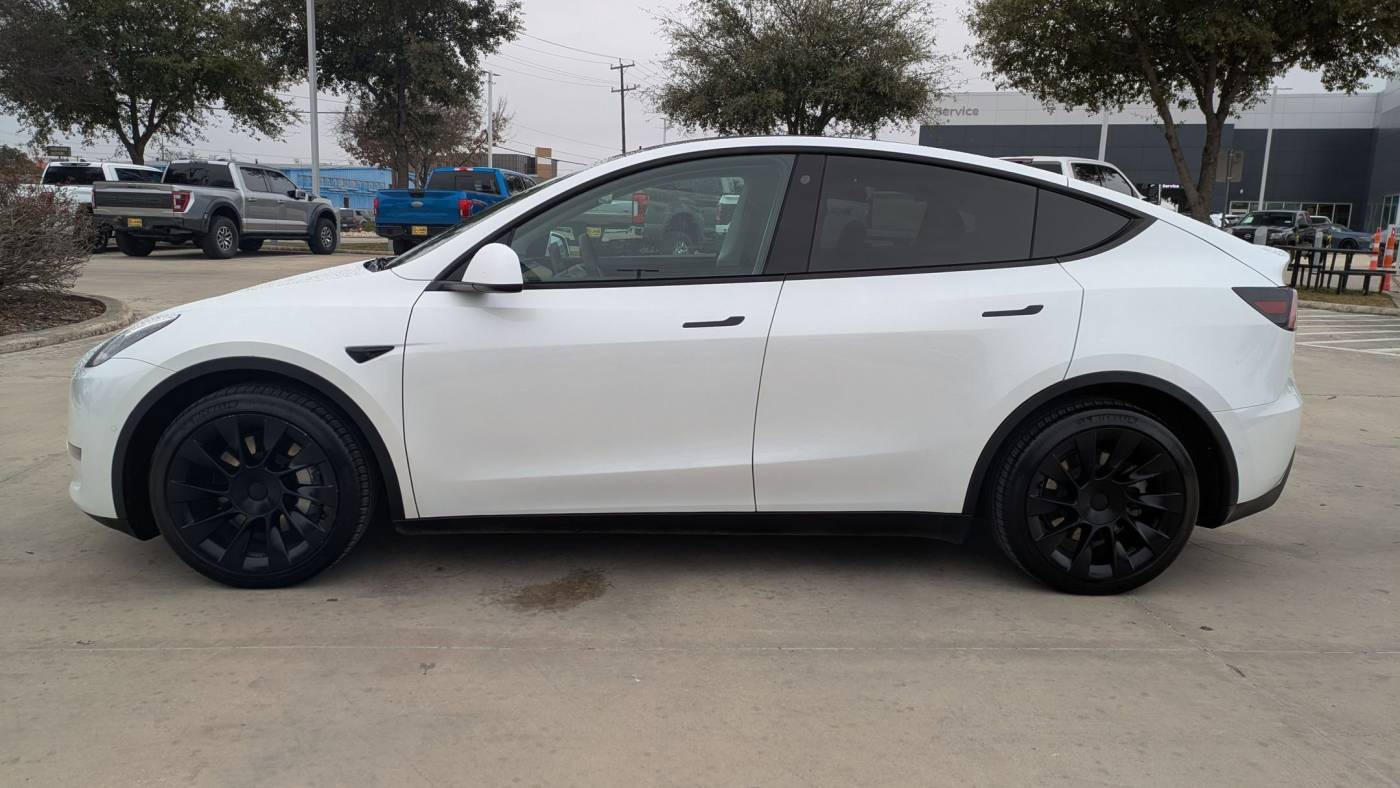 2021 Tesla Model Y 5YJYGDEE1MF092673