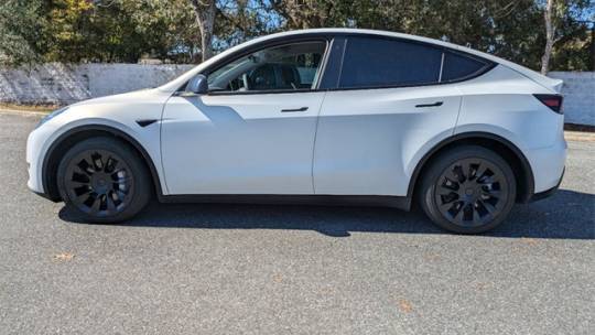 2021 Tesla Model Y 5YJYGDEE8MF239359