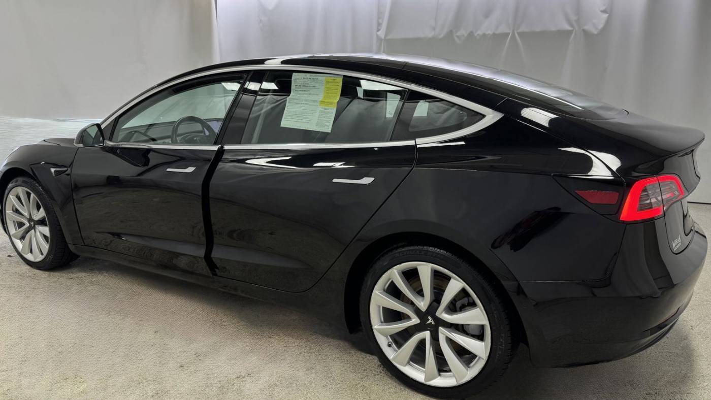 2018 Tesla Model 3 5YJ3E1EB9JF110059