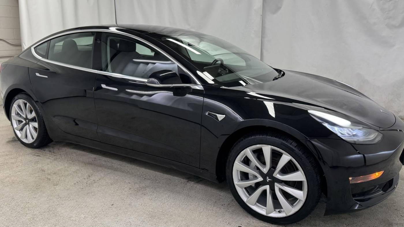 2018 Tesla Model 3 5YJ3E1EB9JF110059