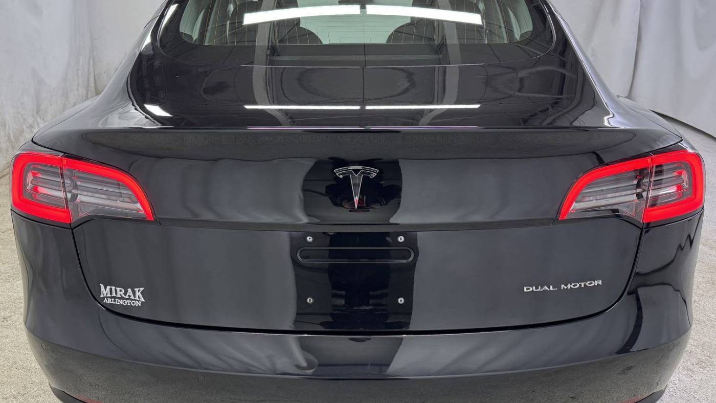 2018 Tesla Model 3 5YJ3E1EB9JF110059