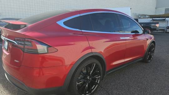 2018 Tesla Model X 5YJXCBE24JF088677