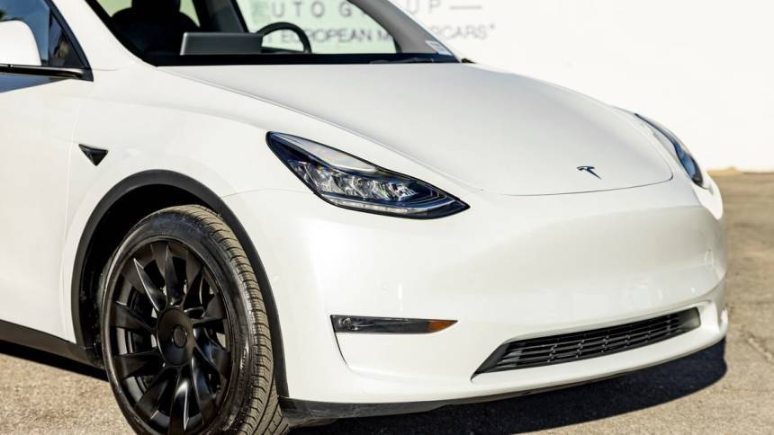 2021 Tesla Model Y 5YJYGDEE1MF090647