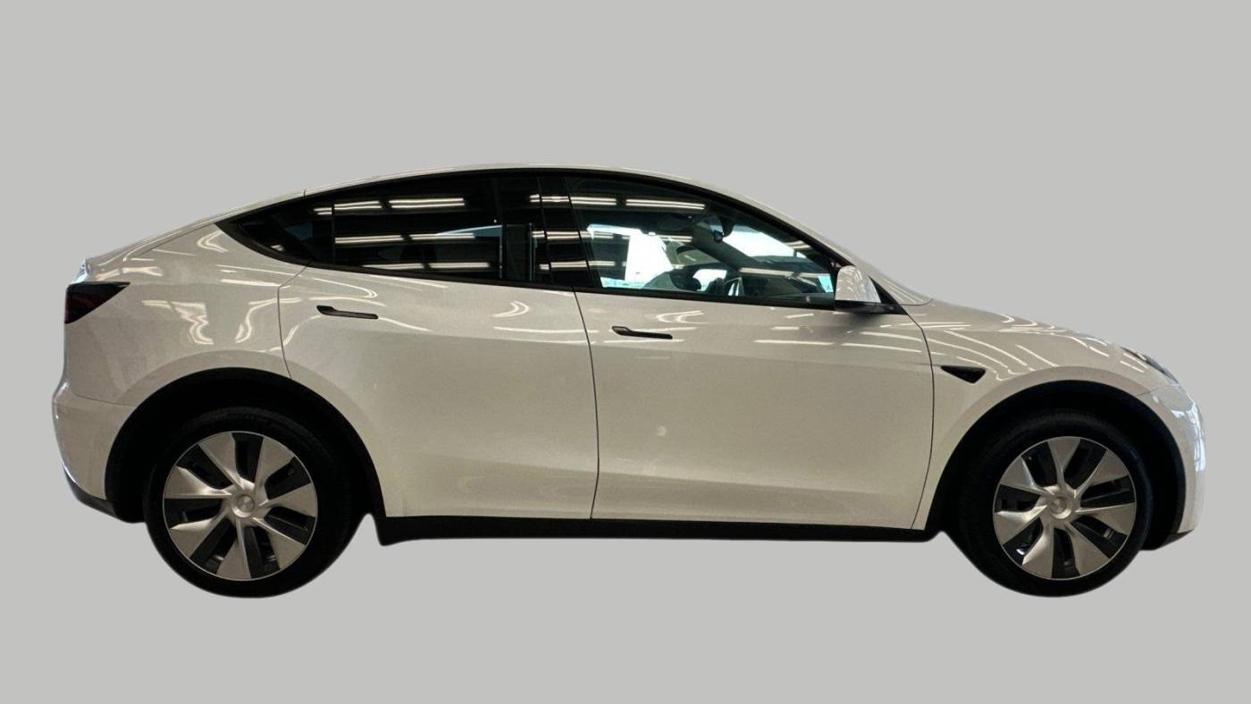 2021 Tesla Model Y 5YJYGDEE3MF072232