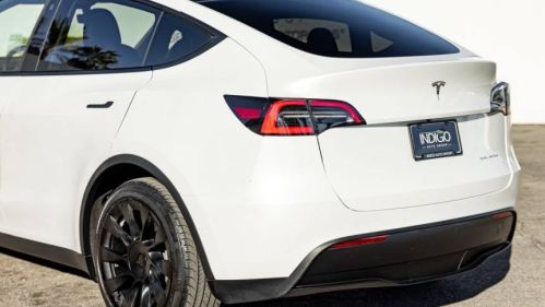 2021 Tesla Model Y 5YJYGDEE1MF090647