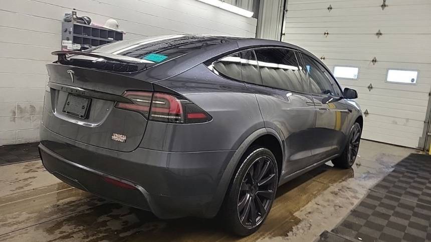 2022 Tesla Model X 7SAXCBE66NF333703