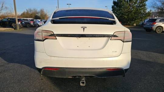 2022 Tesla Model X 7SAXCBE60NF332336