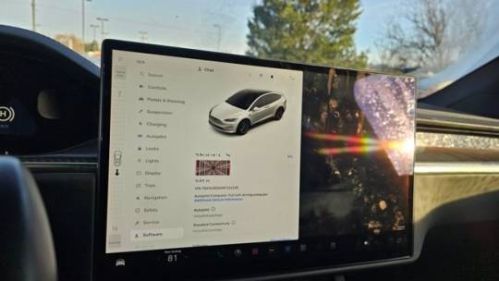 2022 Tesla Model X 7SAXCBE60NF332336