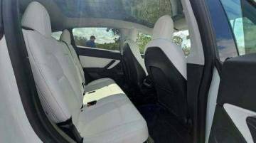 2021 Tesla Model Y 5YJYGDEE1MF075128