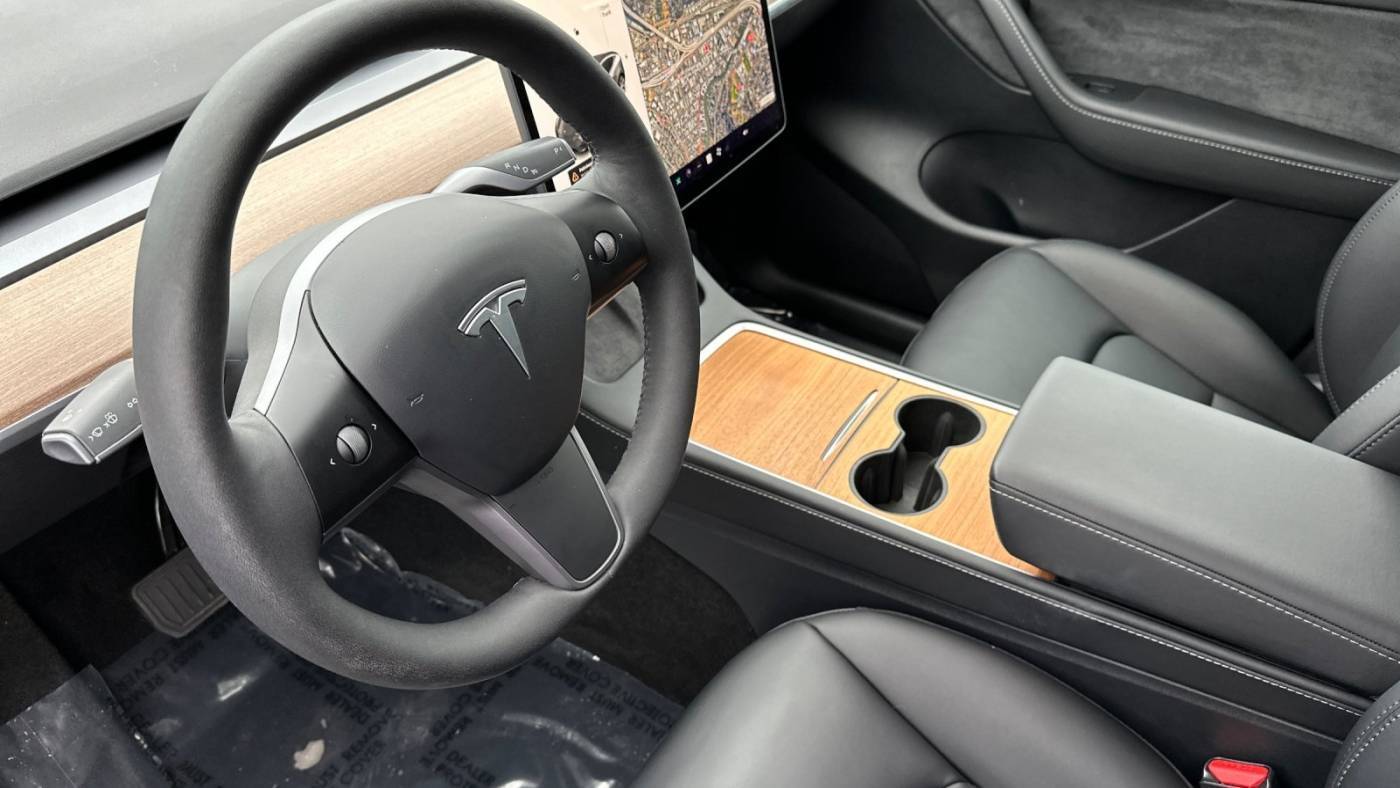 2021 Tesla Model Y 5YJYGDEE4MF217102