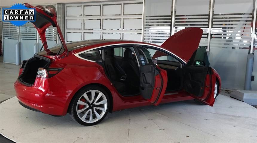 2018 Tesla Model 3 5YJ3E1EB8JF083601