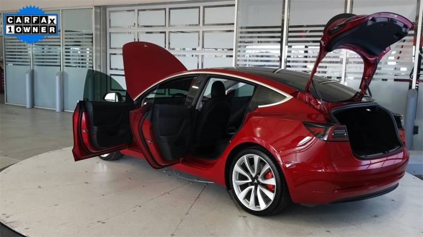 2018 Tesla Model 3 5YJ3E1EB8JF083601