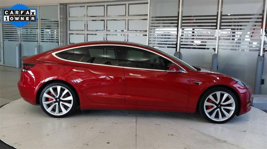 2018 Tesla Model 3 5YJ3E1EB8JF083601