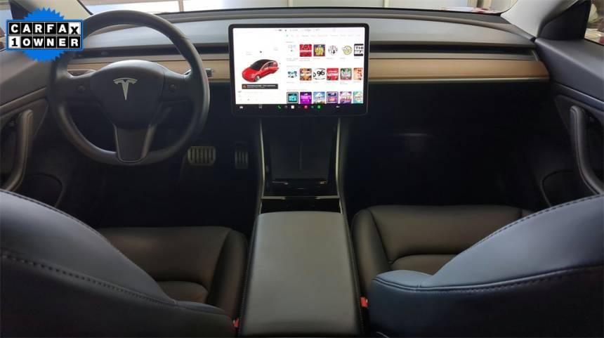 2018 Tesla Model 3 5YJ3E1EB8JF083601