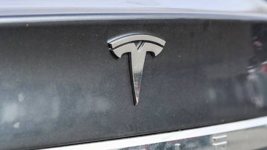 2016 Tesla Model S 5YJSA1E24GF122863