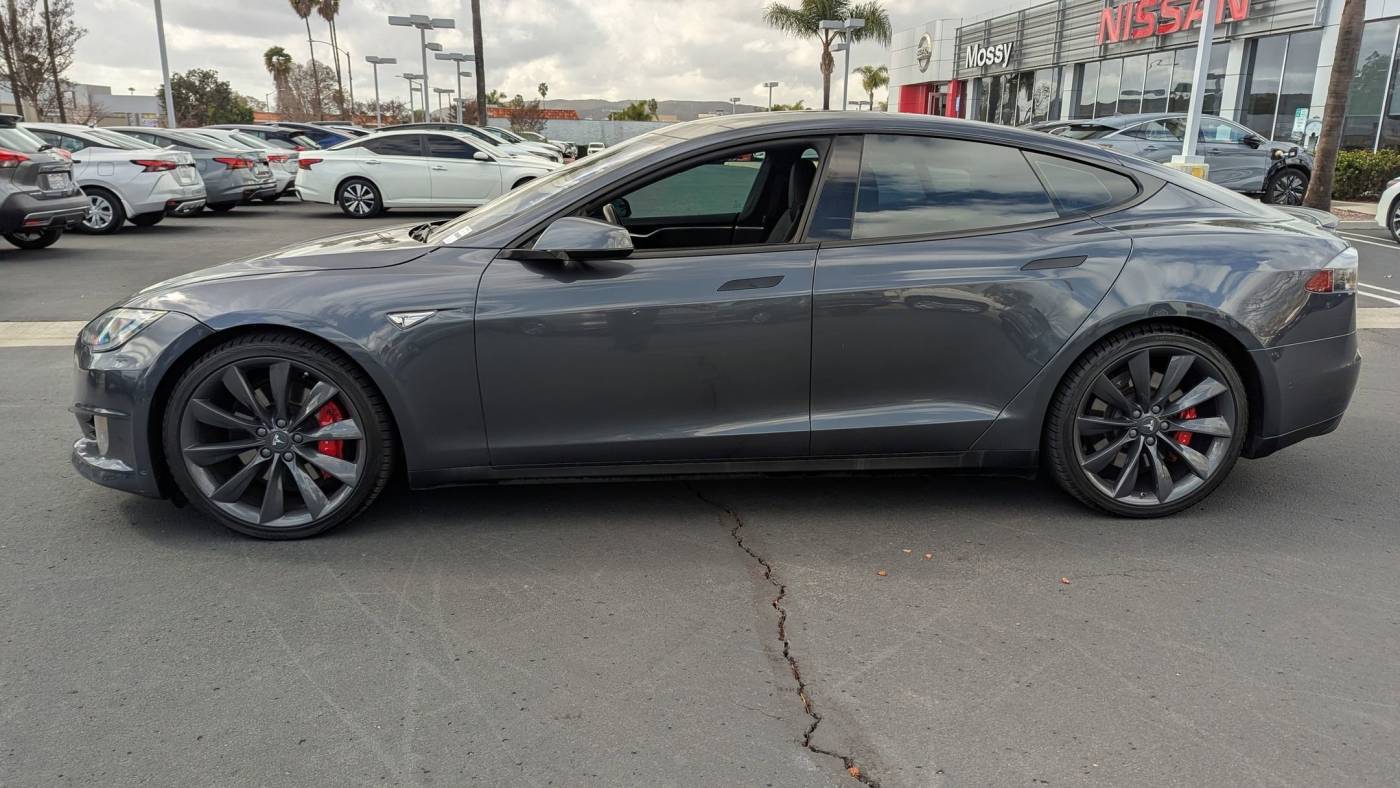 2015 Tesla Model S 5YJSA1H47FF081110