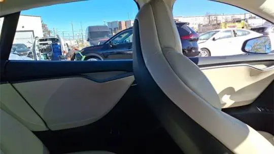2019 Tesla Model S 5YJSA1E23KF330578