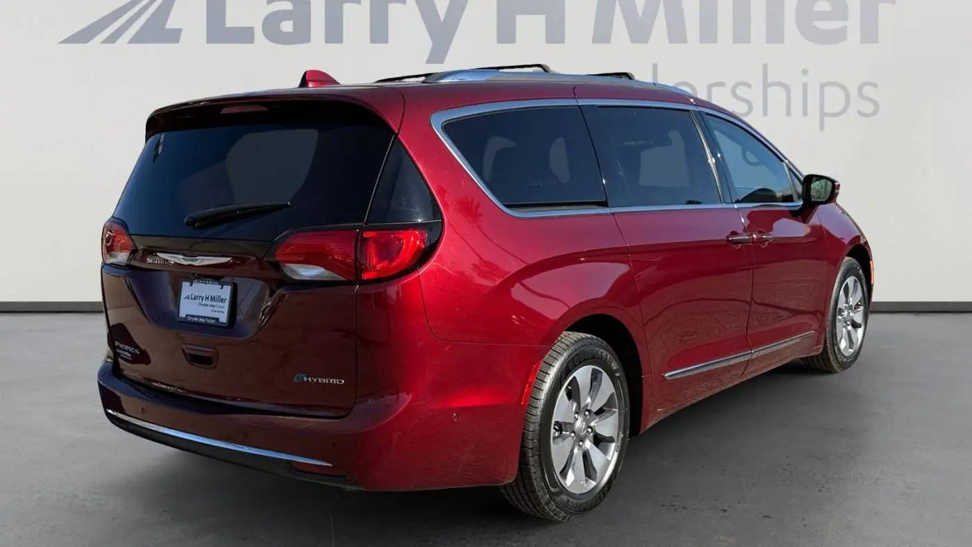 2020 Chrysler Pacifica 2C4RC1N71LR243983