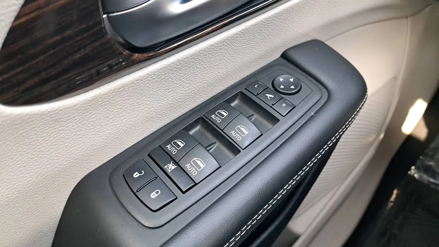 2023 Chrysler Pacifica 2C4RC1S7XPR588701