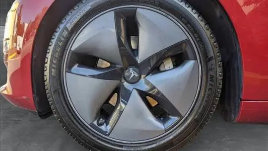 2019 Tesla Model 3 5YJ3E1EB6KF193984