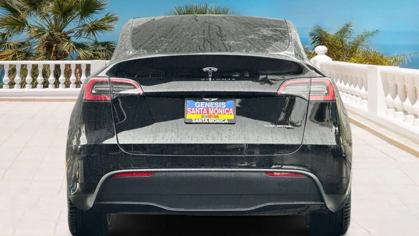 2021 Tesla Model Y 5YJYGDEE5MF196373
