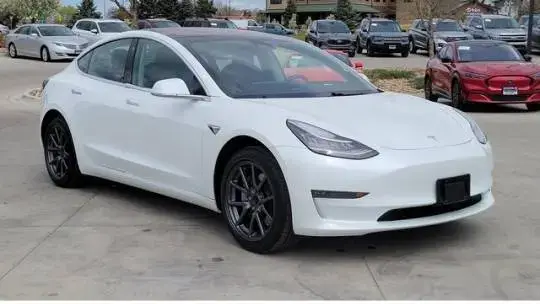 2018 Tesla Model 3 5YJ3E1EA8JF017377