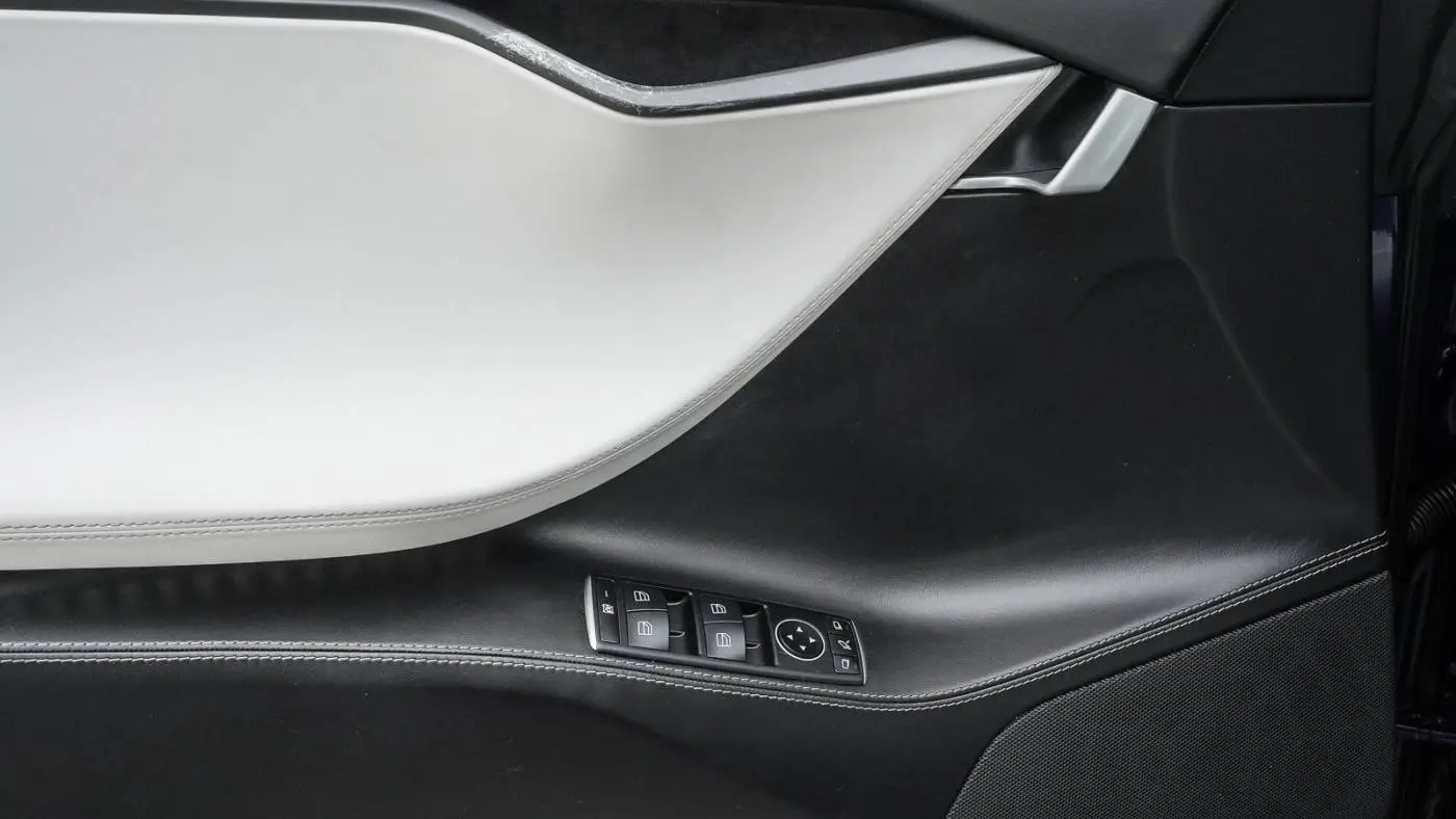 2018 Tesla Model S 5YJSA1E27JF267709