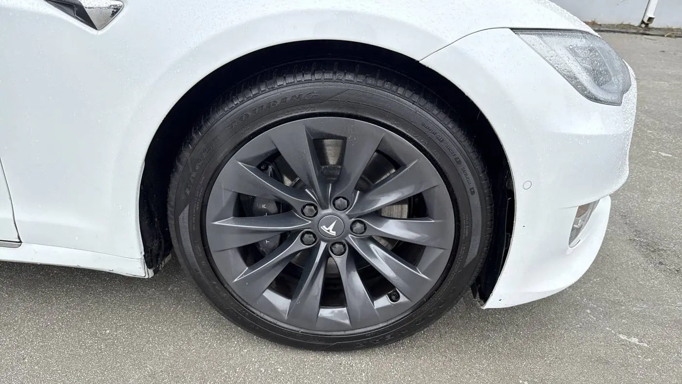 2019 Tesla Model S 5YJSA1E26KF305173