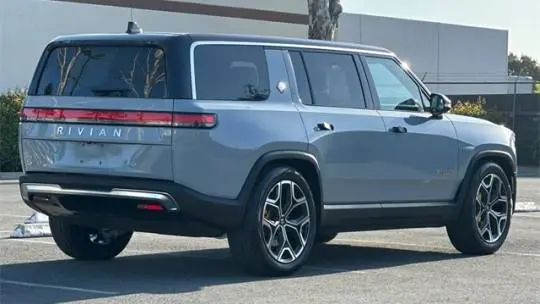 2023 Rivian R1S 7PDSGABA8PN011138