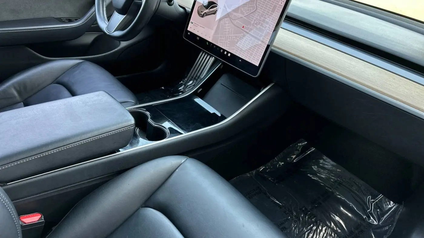 2018 Tesla Model 3 5YJ3E1EA5JF041359
