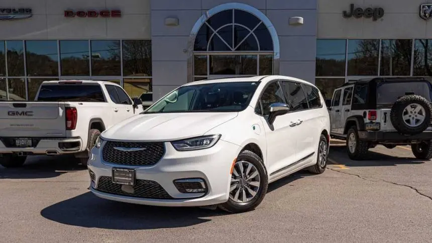 2023 Chrysler Pacifica 2C4RC1S74PR618467