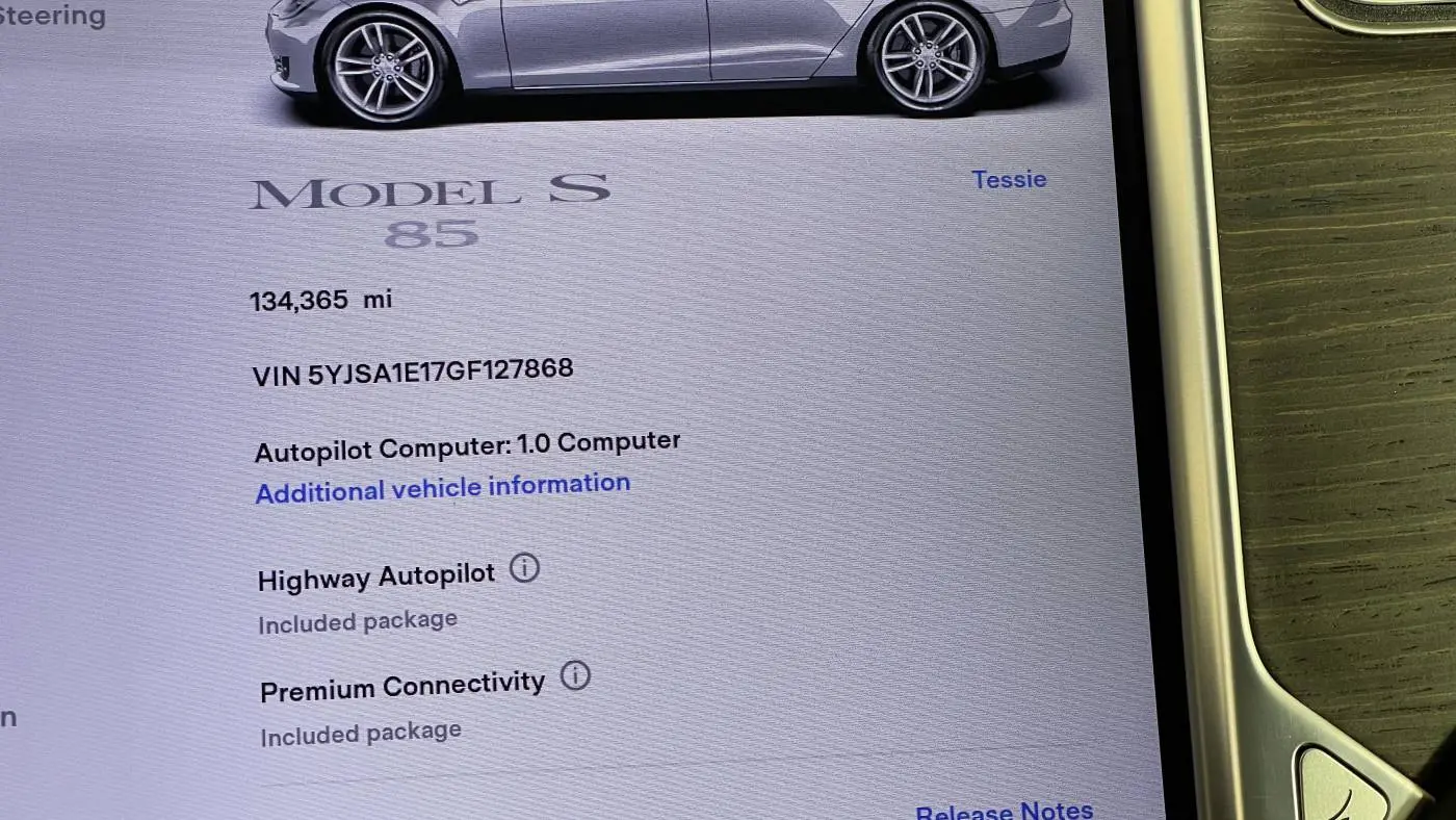 2016 Tesla Model S 5YJSA1E17GF127868