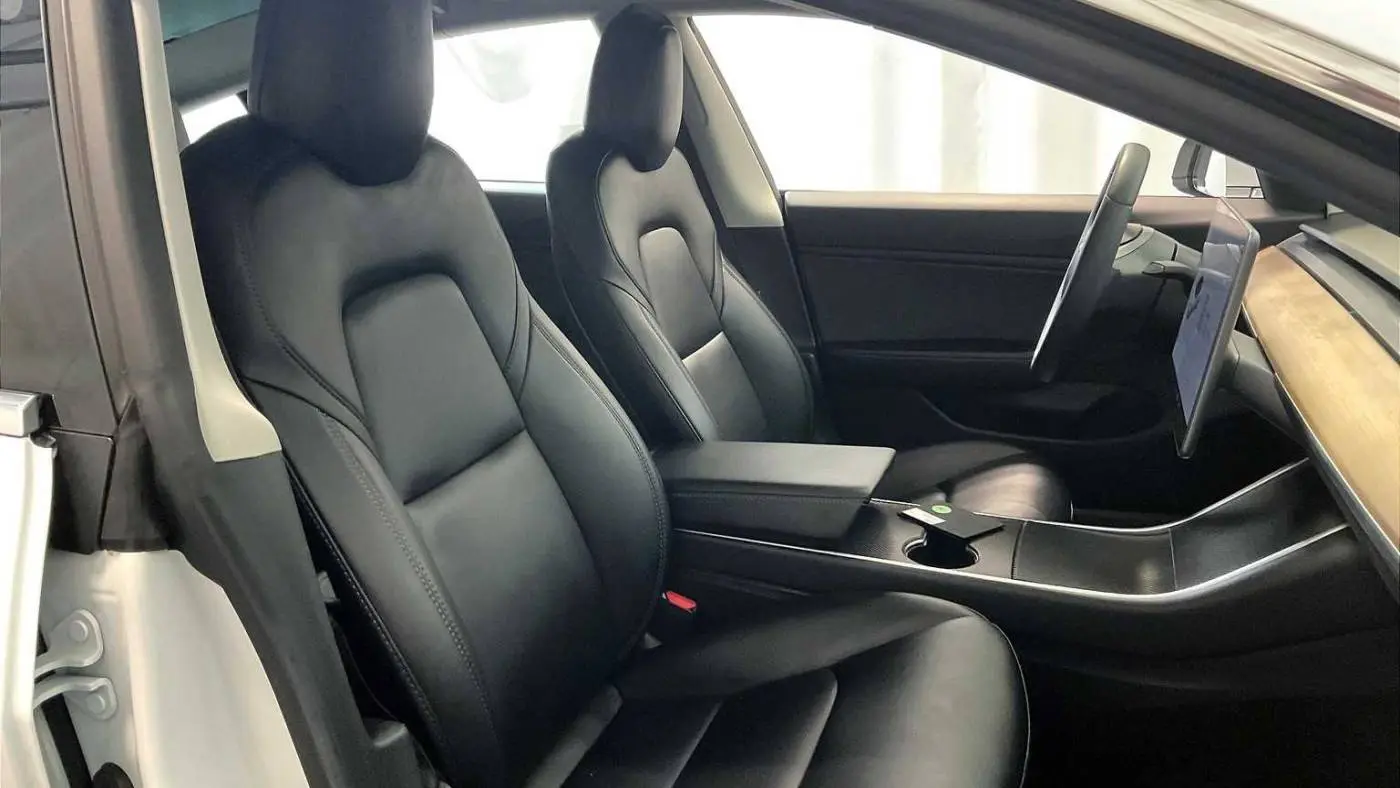 2019 Tesla Model 3 5YJ3E1EB8KF493445