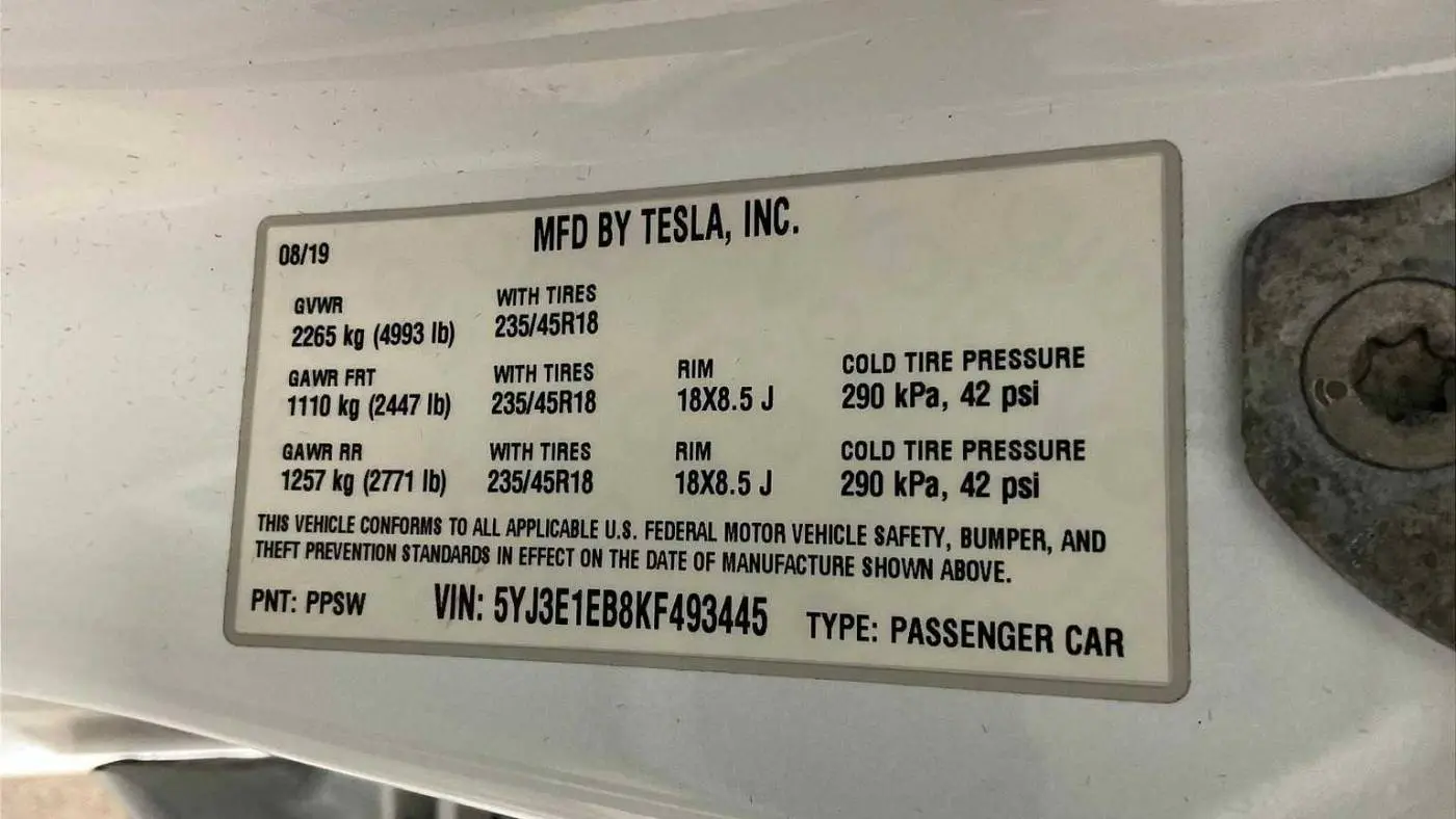 2019 Tesla Model 3 5YJ3E1EB8KF493445