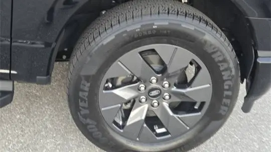 2024 Ford F-150 Lightning 1FT6W5L75RWG18925