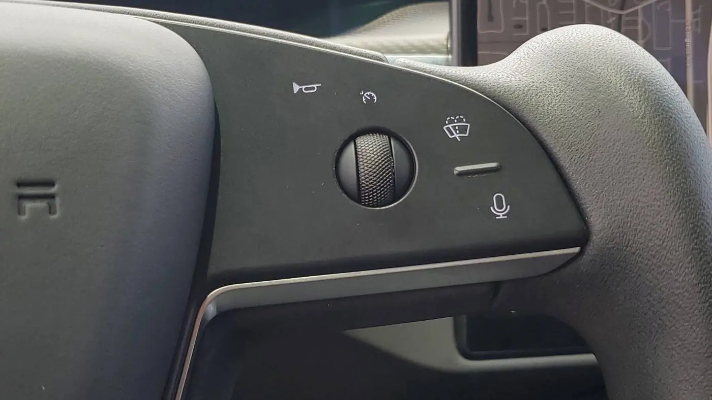 2023 Tesla Model X 7SAXCBE67PF431108