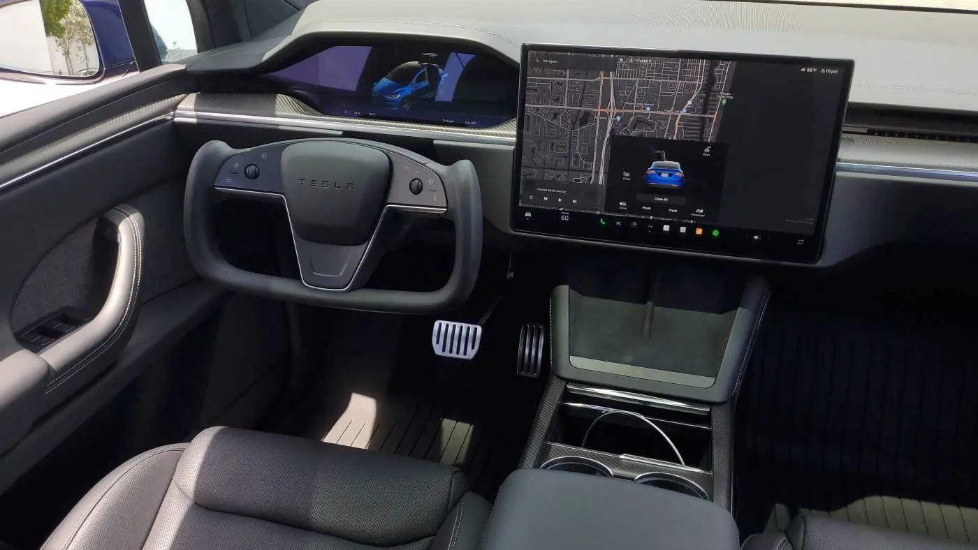 2023 Tesla Model X 7SAXCBE67PF431108