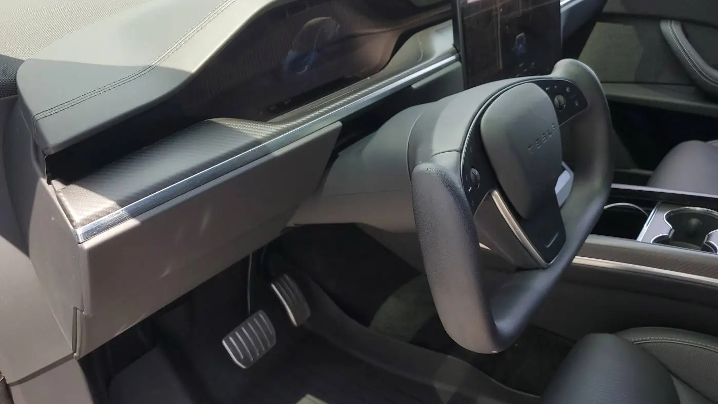 2023 Tesla Model X 7SAXCBE67PF431108