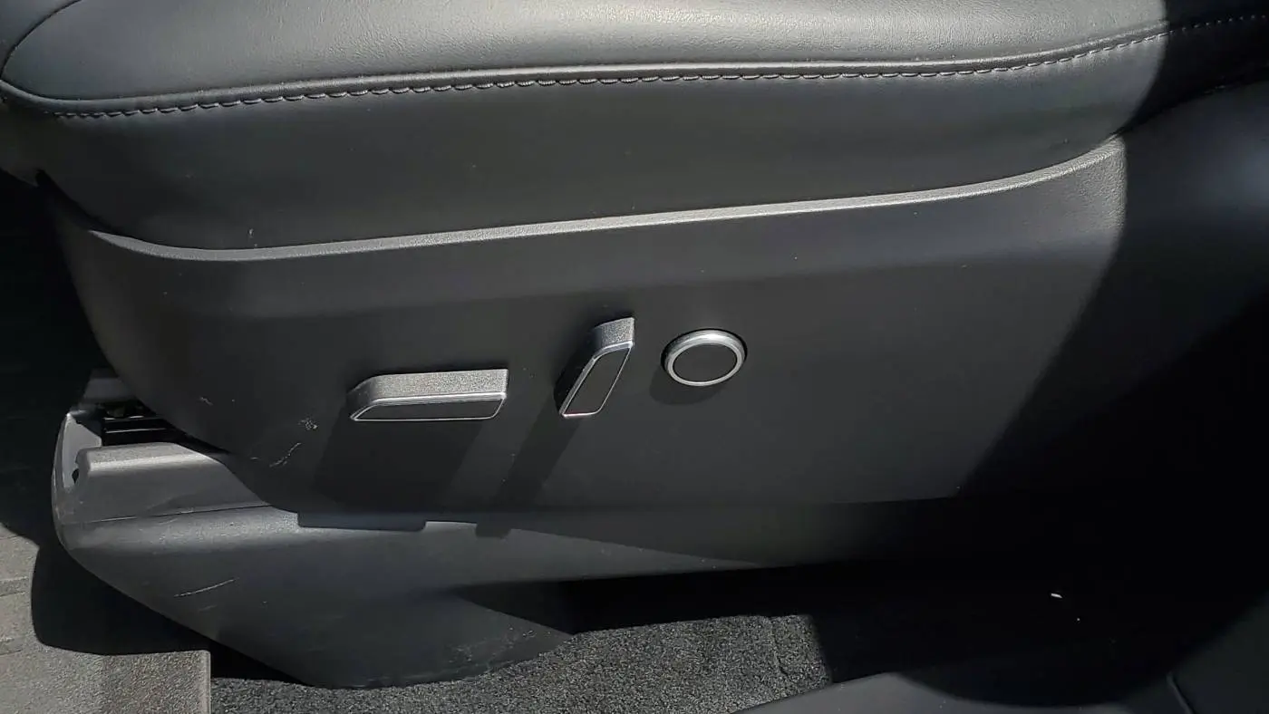 2023 Tesla Model X 7SAXCBE67PF431108